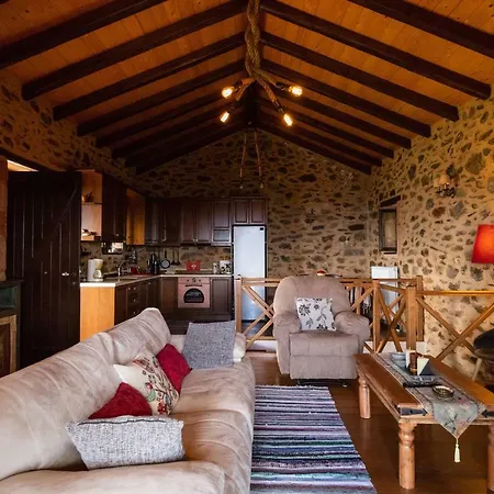 Hétvégi ház Luxury House In The Hills *